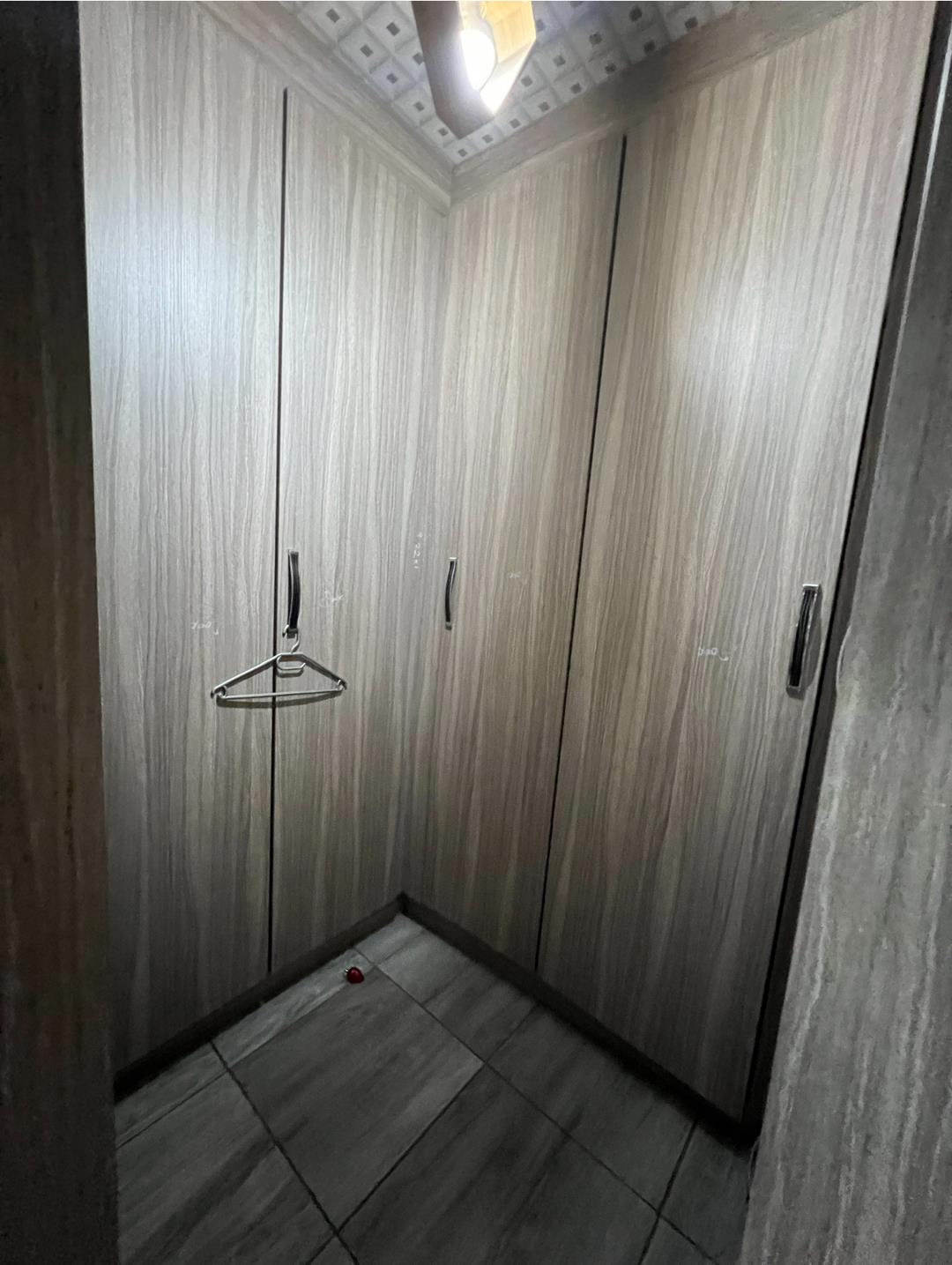 373848965.jpg